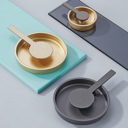 Cabinet handle