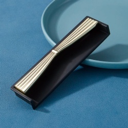 Cabinet handle
