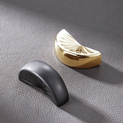 Cabinet handle