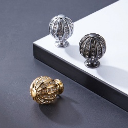 Cabinet handle