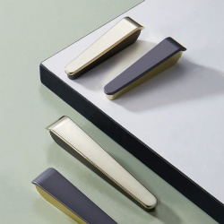 Cabinet handle
