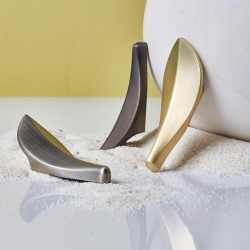 Cabinet handle